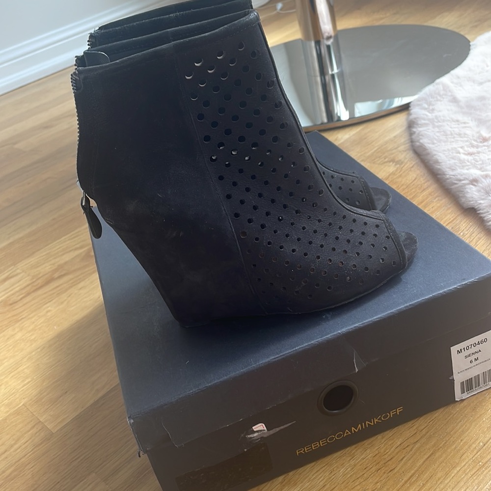 Size 6 - Picture 6 of 7